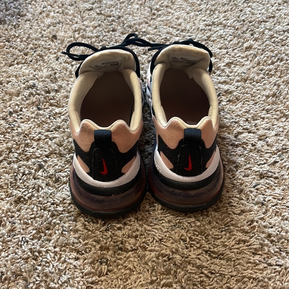 Nike 270 React - image 4